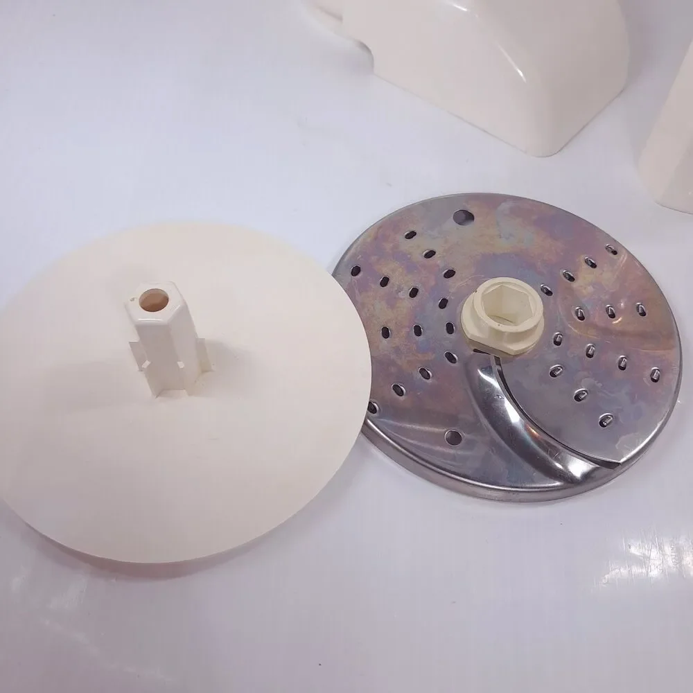 Sunbeam Oskar Food Processor 14081 chute lid pusher shredding slicing disc part